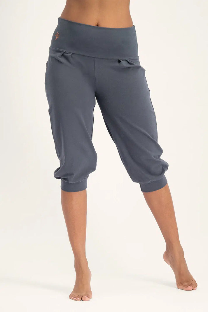 urban goddess Sukha Yoga Capri - Ash