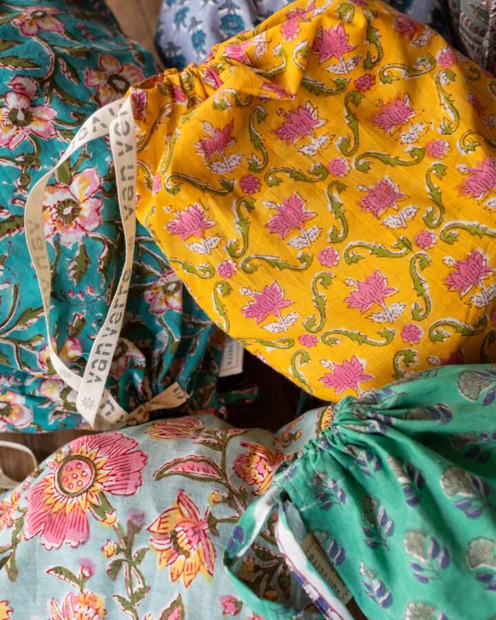 van verre Holi blockprint cadeau zakje S