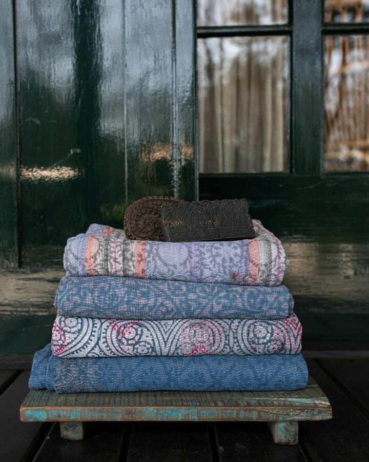 van verre Kantha sari artist