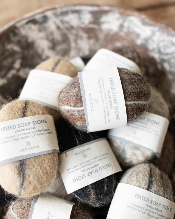 Van Verre Vilten Zeep Steen