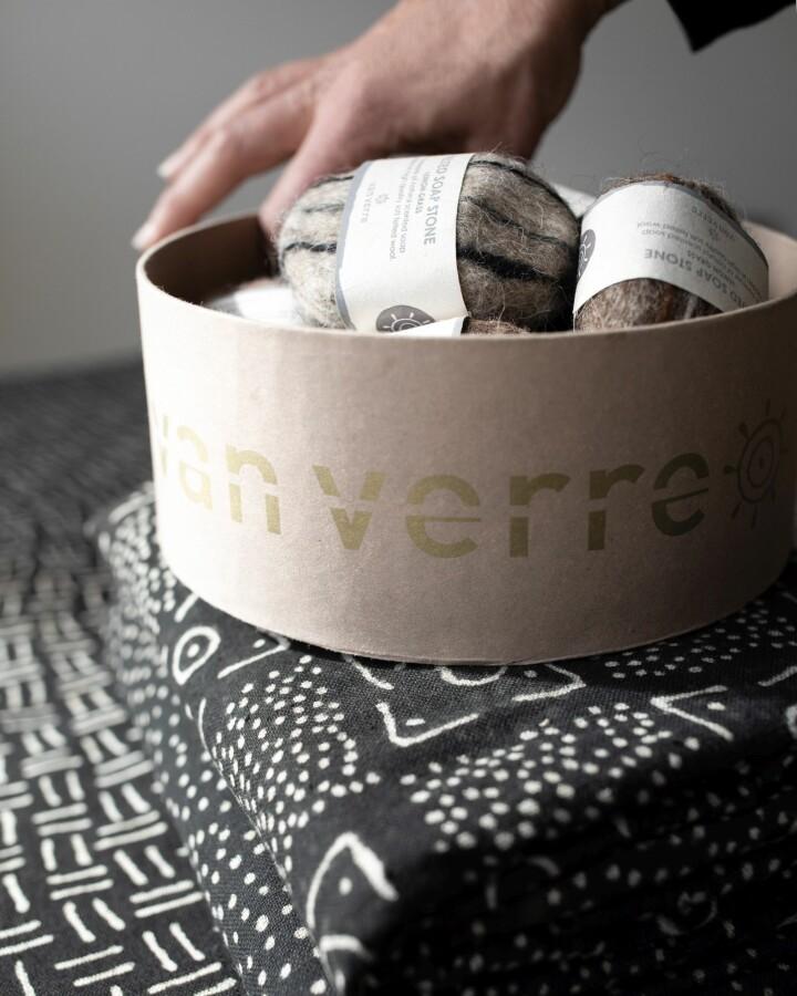 Van Verre Vilten Zeep Steen