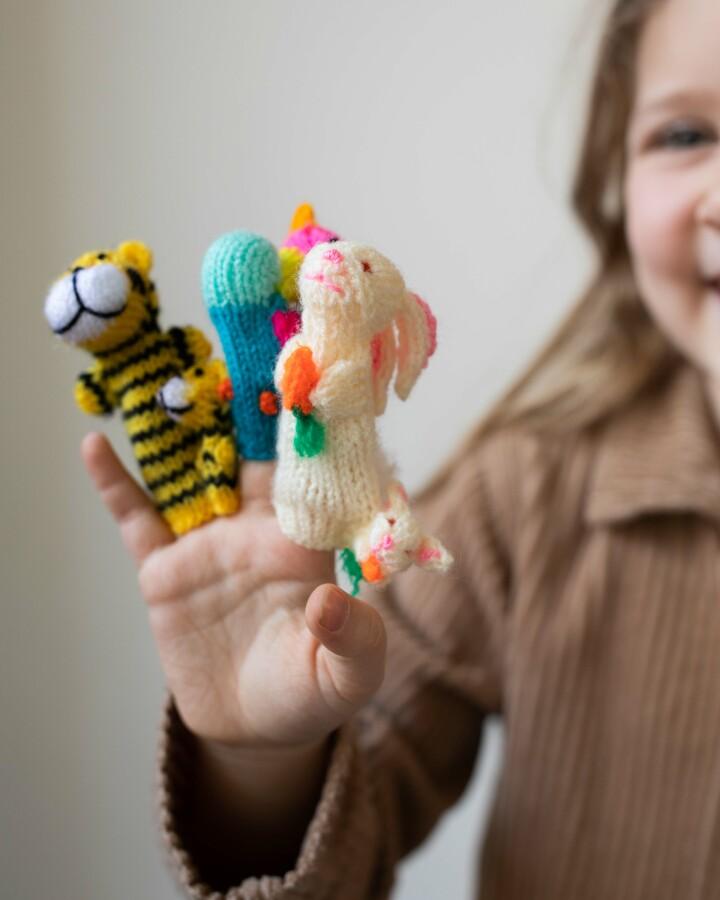 van verre Vingerpoppetje dieren met baby