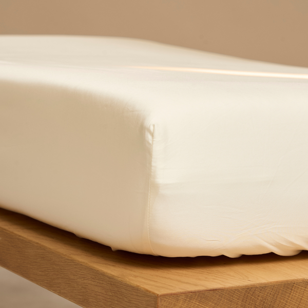 Vtwonen Coco & Cici - Tencel Sateen Hoeslaken 180 X 210 Cm - 2 Persoons Beddengoed - Lyocell - Elastiek Rondom - Off White - Extra Zacht