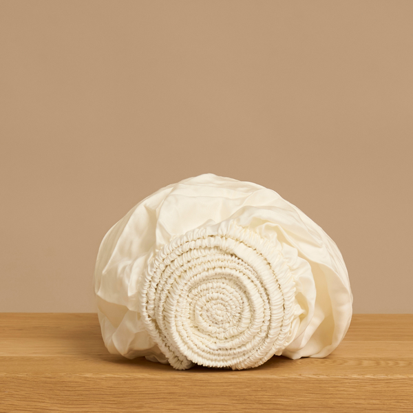 vtwonen Coco & Cici - Tencel Sateen Hoeslaken Topper 180 x 200 x 15 cm - 2 Persoons Beddengoed - Lyocell - Elastiek Rondom - Off White - Extra Zacht