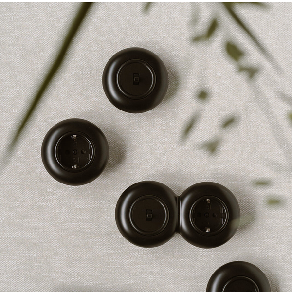 Vtwonen De Oude Schakelaar Schakelaar En Stopcontact - Mat Zwart - Rond