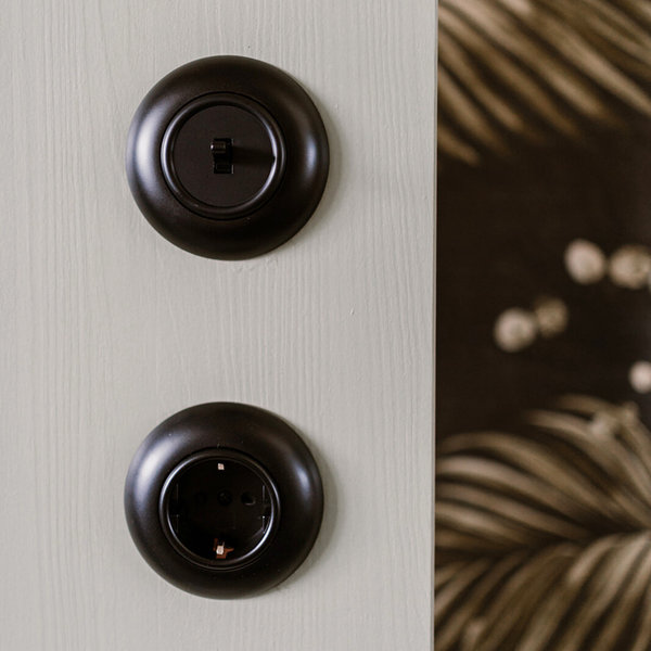 Vtwonen De Oude Schakelaar Schakelaar - Mat Zwart - Rond