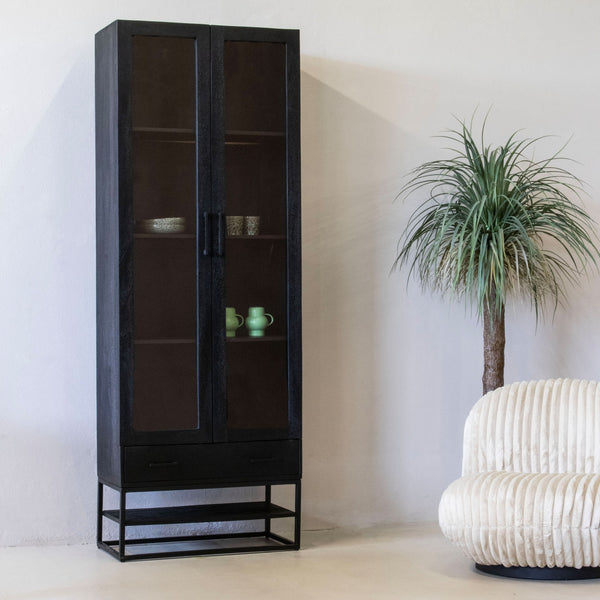 Vtwonen Giga Meubel Vitrinekast Myron - Mangohout - Zwart - 80x40x220cm