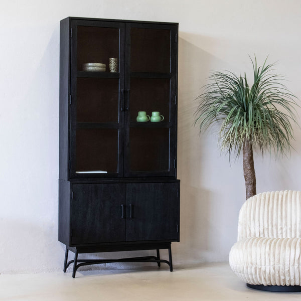 Vtwonen Giga Meubel Vitrinekast Romee - Mangohout - Zwart - 100x38x220cm