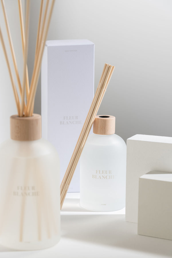 Vtwonen J-Line Geurolie + Stokjes Accords Essentiels - Fleur Blanche - Wit - 250 Ml