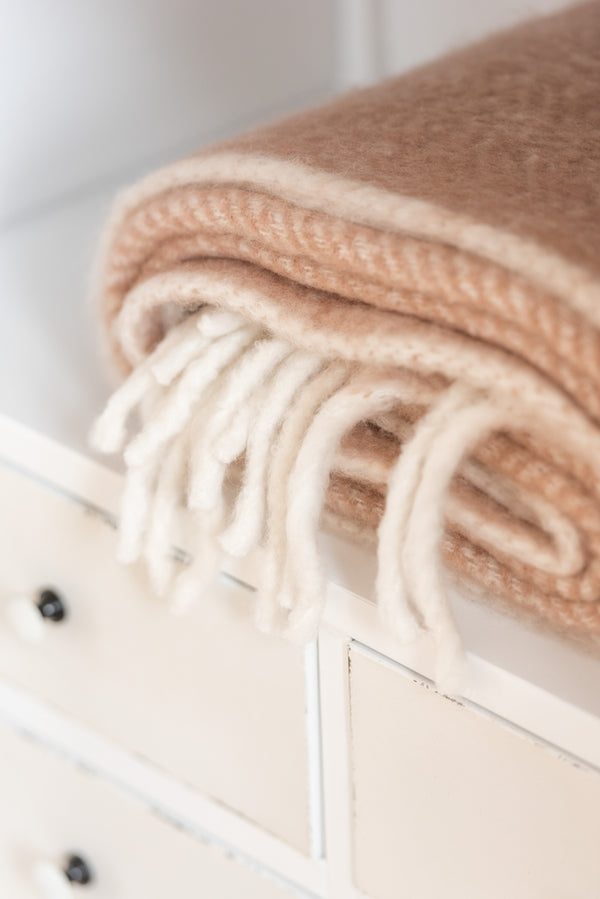 Vtwonen J-Line Plaid Alpha - Polyester - Roze/wit - 160 X 130 Cm