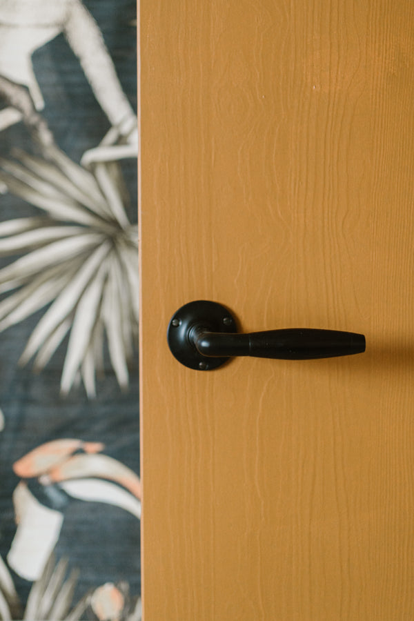 Vtwonen MooideurBeslag Deurklink Klassiek Geveerd - Mat Zwart - Rond