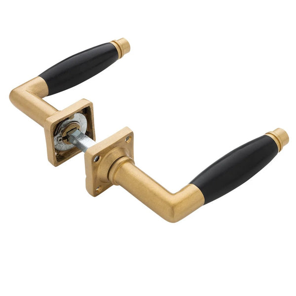 Vtwonen MooideurBeslag Deurklink Klassiek Geveerd - Messing Getrommeld - Vierkant Rozet