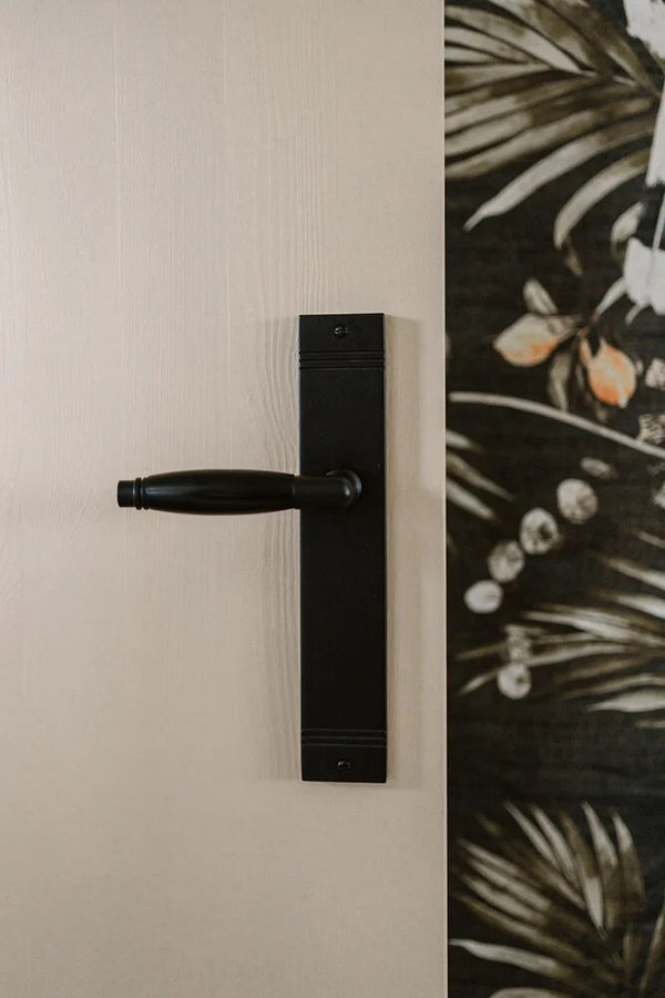 Vtwonen MooideurBeslag Deurklink Retro Op Schild - Sleutelgat - Mat Zwart