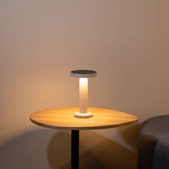 Vtwonen Tafellamp Lichtbruin Solar Voor Buiten – Oplaadbaar – Werkt Op Zonne-energie