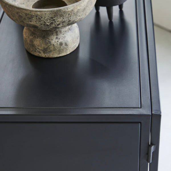 Vtwonen Tikamoon Emil - Lage Metalen Vitrinekast - Zwart