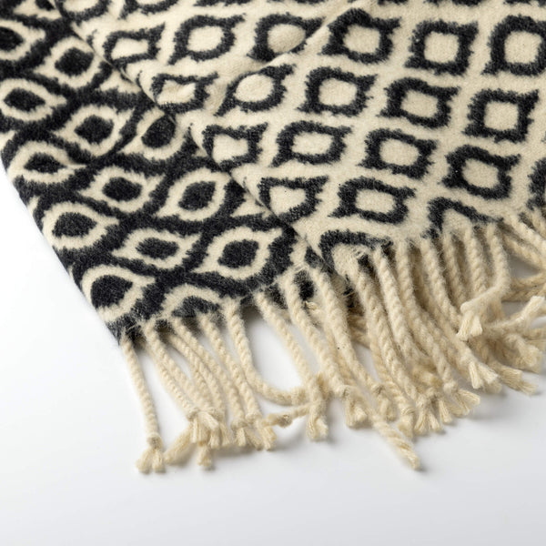 Vtwonen Hoii Plaid Isabella - 150x200 Cm - Raven - Zwart