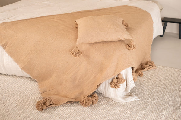 Vtwonen MÔMÉ Plaid Pom Pom - Camel - 95 X 190 Cm