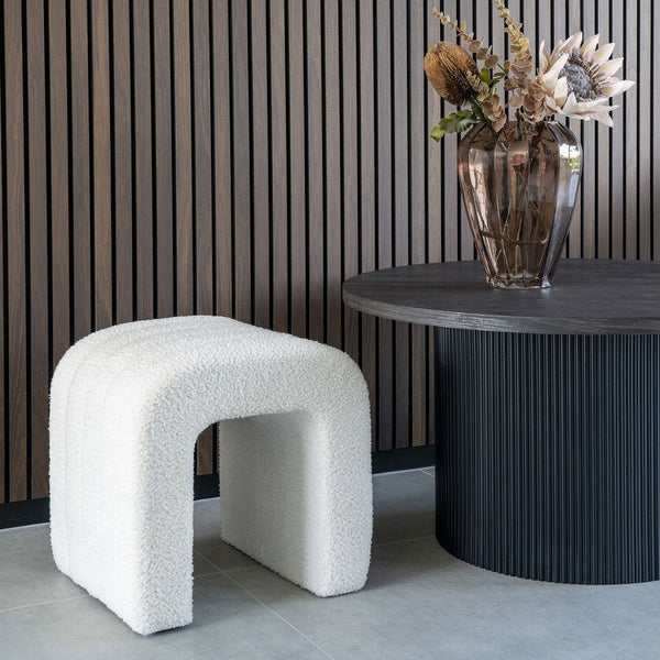 Vtwonen Rebellenclub Poefje Avene - Wit Bouclé