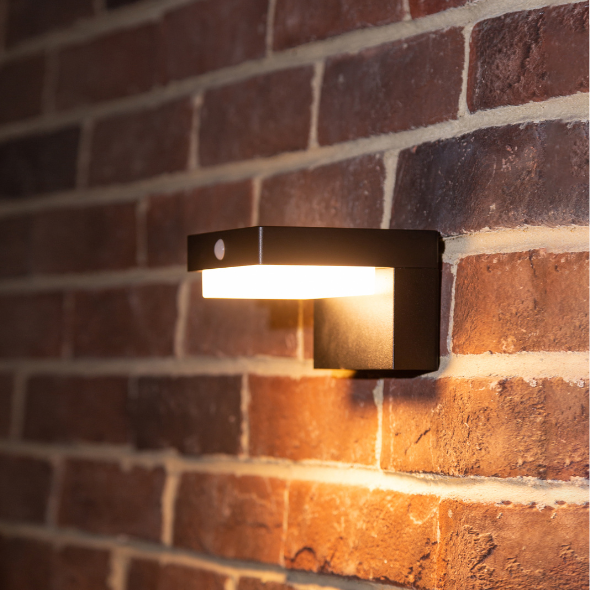 Vtwonen Wandlamp Zwart Solar Voor Buiten – Oplaadbaar – Werkt Op Zonne-energie