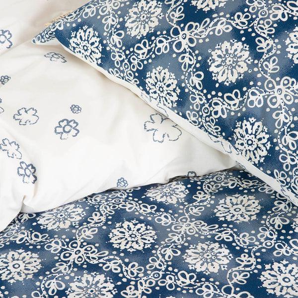 Walra Dekbedovertrek Crossed Flowers Blauw / Off White
