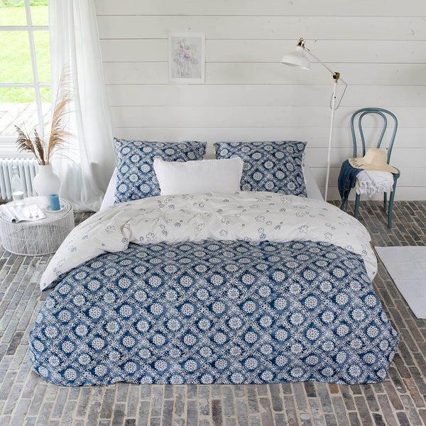 Walra Dekbedovertrek Crossed Flowers Blauw / Off White