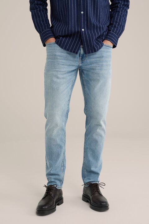 we fashion slim fit jeans met medium stretch Lichtblauw