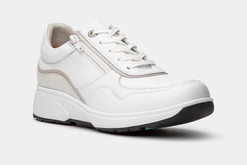 Xsensible Comfort En Chic Gaan Prima Samen Een Echte Bestseller En De Ideale Sneaker Voor Alle Vrouwen Die Zich Graag Sportief Maar Toch Elegant Kleden. Dankzij De Neutrale Kleuren En Subtiele Appliqués Zijn Er Talloze Stylings