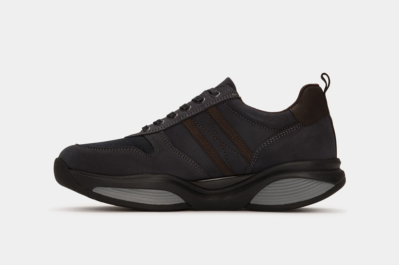 Xsensible Met Stijl En Klasse De Perfecte Sneaker Voor Alle Actieve Mannen. De Schoenen Met SWX-zolen Bieden Extra Demping En Zorgen Voor Een Optimale Afwikkeling Van De Voet. Streepdetails In Contrasterende Kleuren Zorgen Voor