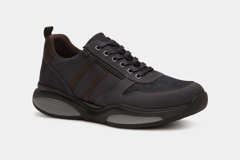 Xsensible Met Stijl En Klasse De Perfecte Sneaker Voor Alle Actieve Mannen. De Schoenen Met SWX-zolen Bieden Extra Demping En Zorgen Voor Een Optimale Afwikkeling Van De Voet. Streepdetails In Contrasterende Kleuren Zorgen Voor