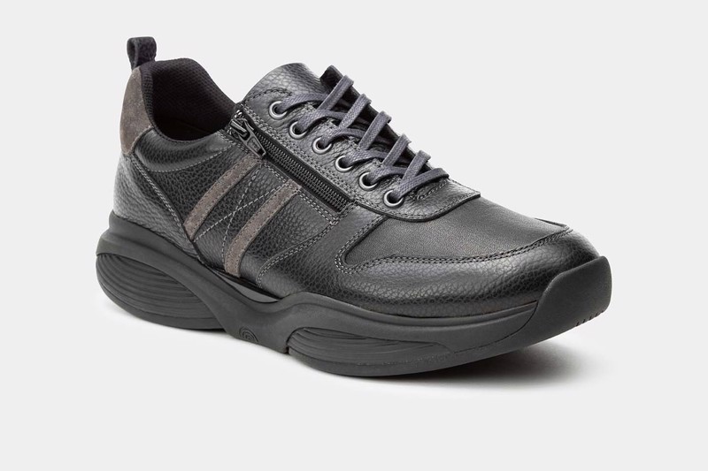 Xsensible Met Stijl En Klasse De Perfecte Sneaker Voor Alle Actieve Mannen. De Schoenen Met SWX-zolen Bieden Extra Demping En Zorgen Voor Een Optimale Afwikkeling Van De Voet. Streepdetails In Contrasterende Kleuren Zorgen Voor