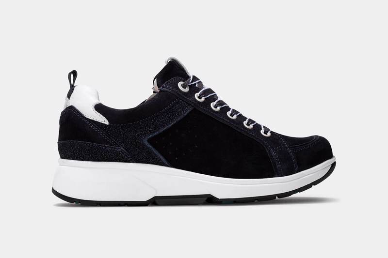 xsensible Op en top sportief En eindeloos te combineren. Deze stijlvolle sneakers in de comfortabele breedte H zijn gemaakt van extra zacht leer en uitgevoerd in klassieke kleuren in combinatie met wit. Contrasterende oogjes en