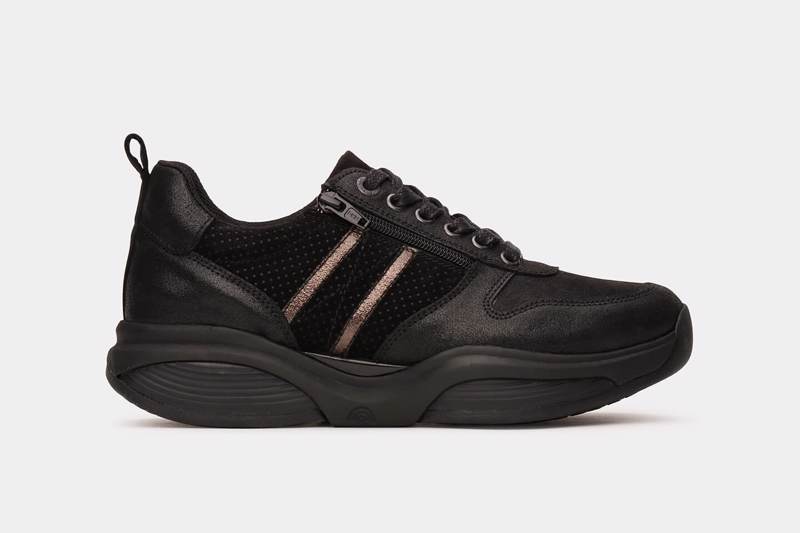 xsensible Strak en elegant De sneakers met SWX-zolen bieden extra demping en zorgen voor een optimale afwikkeling van de voet. Dankzij de combinatie van zacht leer en subtiele appliqués in streepdessin met metallic details of c