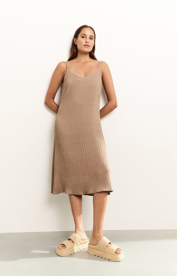 yaya Jurk met textuur en spaghettibandjes Caribou Brown