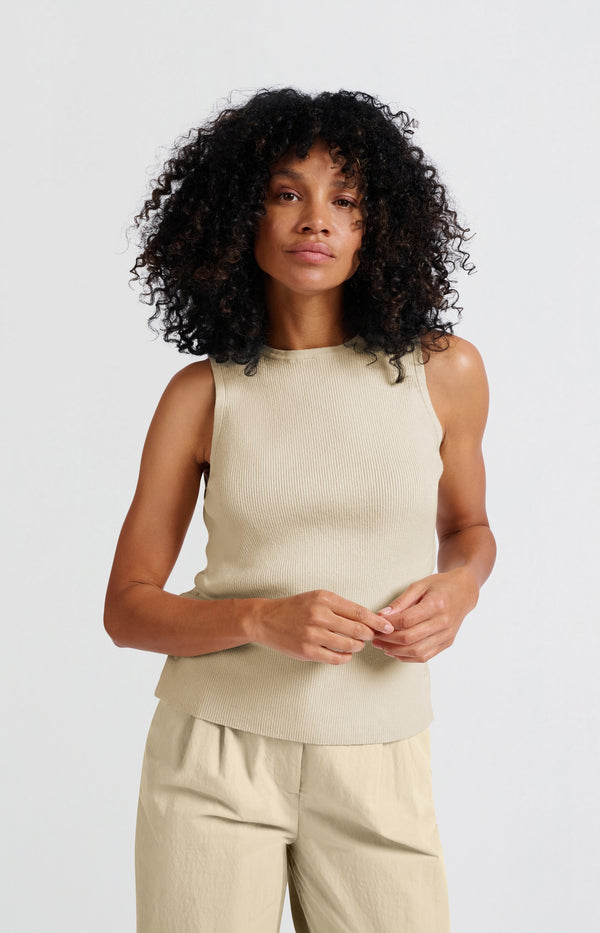 Yaya Mouwloze Top Met Knoopdetails En Aansluitende Pasvorm Summer Sand