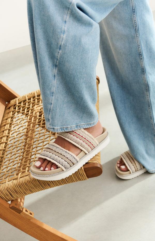 yaya Sandalen met gevlochten bandjes en franjes Sand Linen Beige Dessin yaya Sandalen met gevlochten bandjes en franjes Sand Linen Beige Dessin