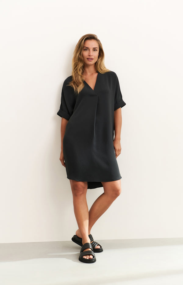 yaya Soepelvallende jurk met V-hals en omgeslagen mouwen Washed Black
