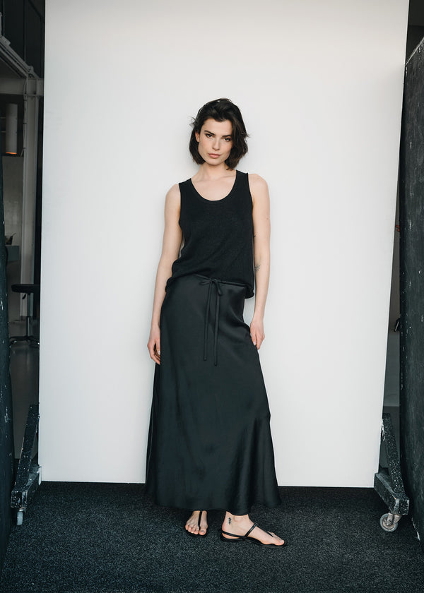 zenggi WASHED SATIN DRAWSTRING SKIRT BLACK