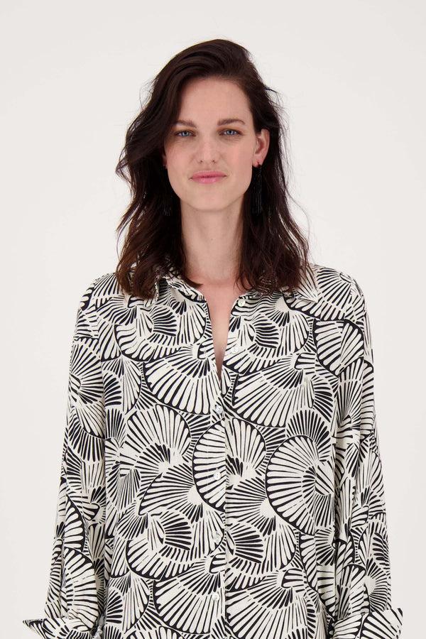 Zusss Doorknoop Jurk Met Grafische Print Off White / Zwart