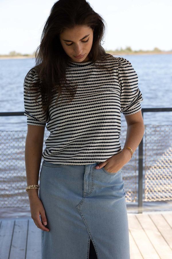 zusss poffmouw top met streep in structuur materiaal off white / navy