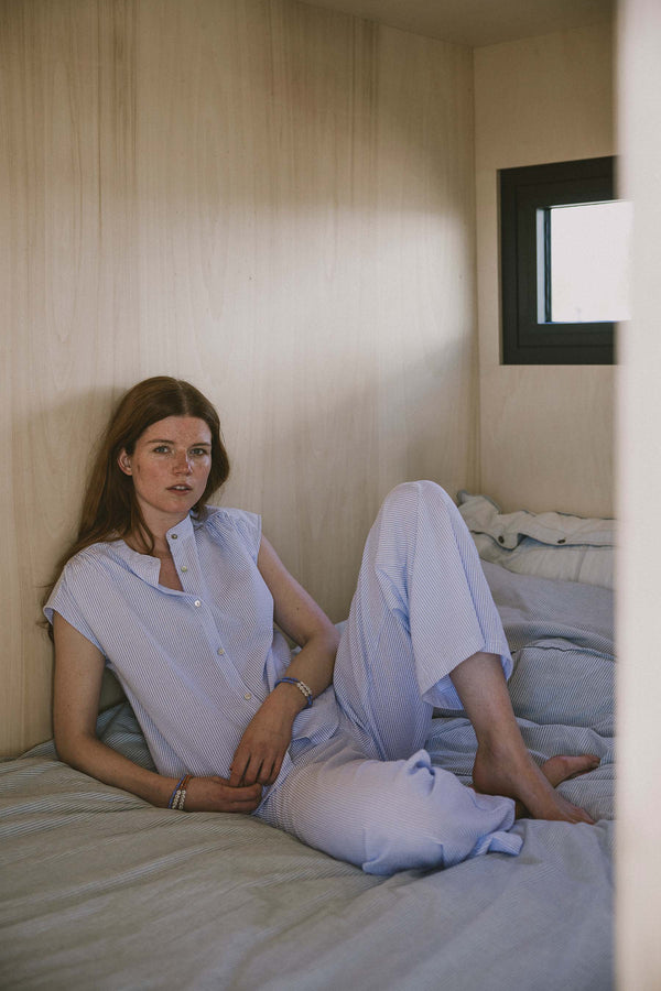 zusss seersucker streep blouse met borduur wit / lichtblauw