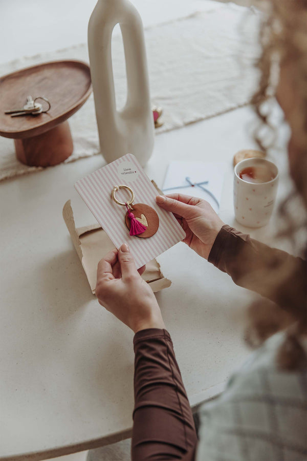 zusss ansichtkaart sleutelhanger lieve mama rood