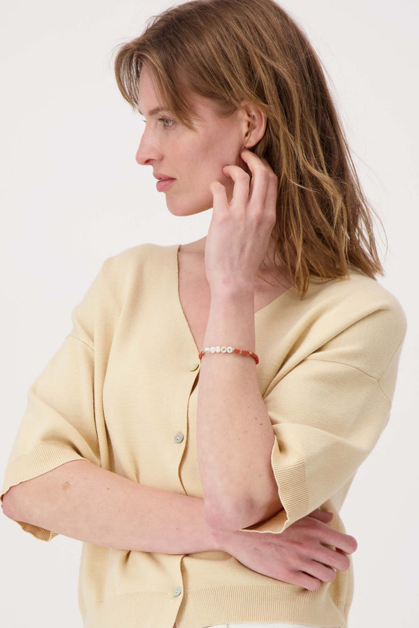 zusss kralenarmband met tekst happy oranje