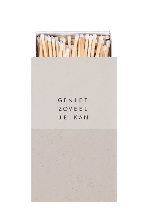 zusss lucifers geniet zand