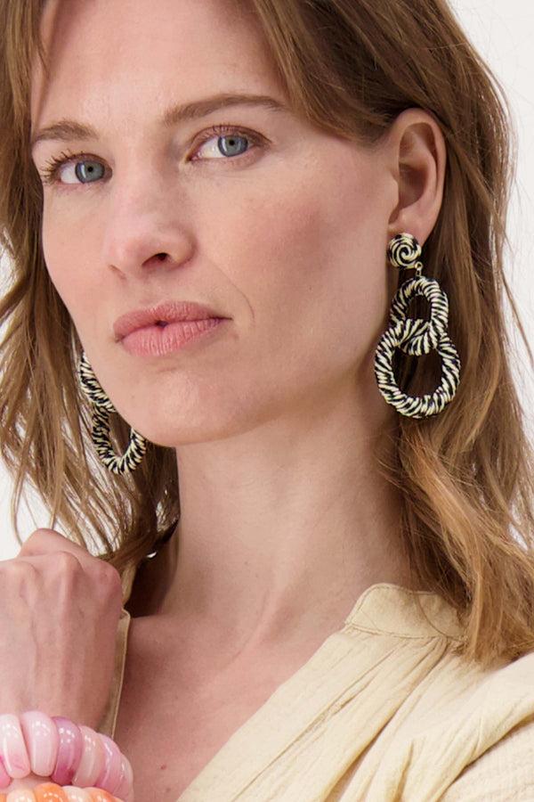 zusss oorbellen van touw off white / zwart