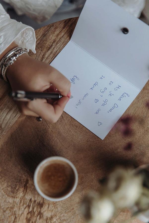 Zusss Wenskaart Bloem Broche Wit / Goud